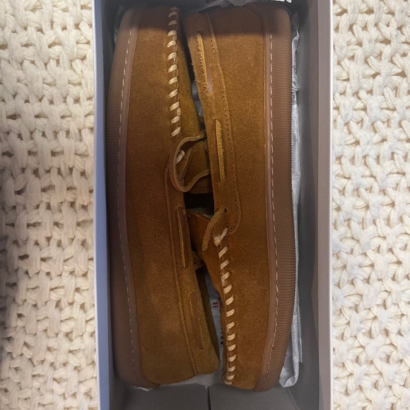 Minnetonka Slippers - Picture 1 of 3